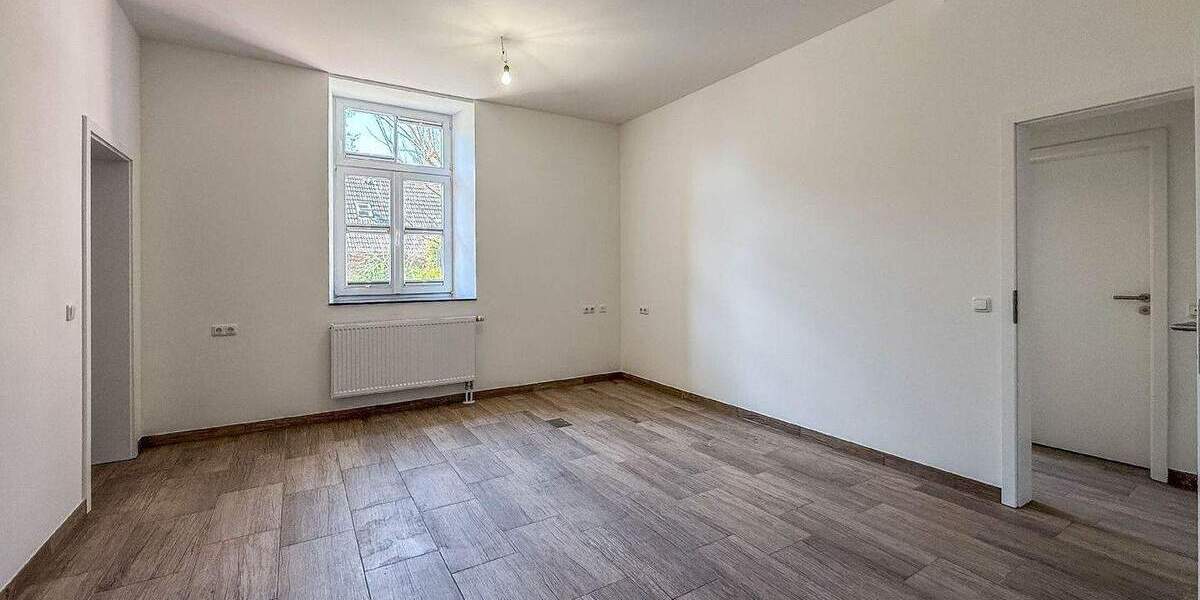 Gewerbeobjekt Overath Untereschbach - 6 Zimmer, 133 m&sup2;, 185.000&euro; | Angebot:24252029