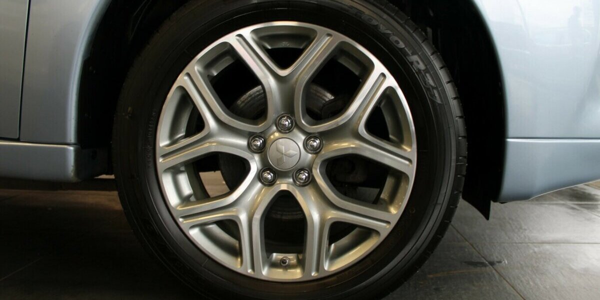 Mitsubishi Outlander 2.0 4WD Plug-In Hybrid Top 112.810 km 12.980 &euro; Euskirchen 53881