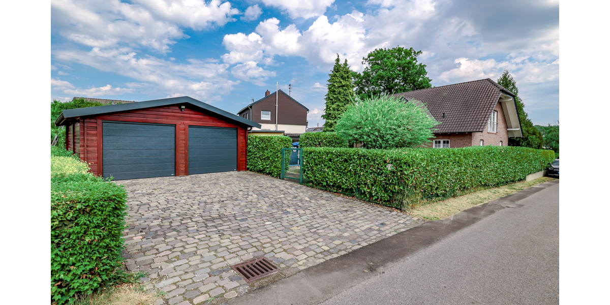 Großzügiges Einfamilienhaus auf weitläufigem Grundstück mit Sauna, Nebengebäude und Doppelgarage - Einfamilienhaus Königswinter / Berghausen Berghausen | Angebot:27224852