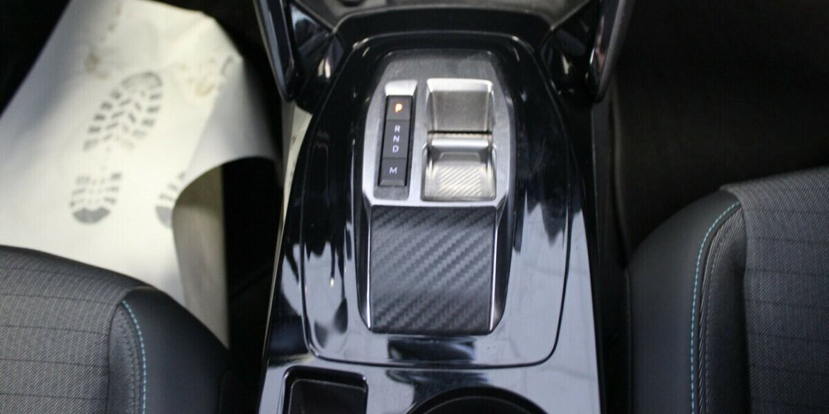 Peugeot 208 1.2 PureTech 100 EAT8 Allure Pack 90.599 km 13.980 &euro; Euskirchen 53881