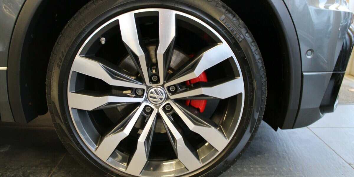 VW Tiguan 2.0 TDI SCR 4Motion DSG Highline R-Line 131.528 km 19.980 &euro; Euskirchen 53881