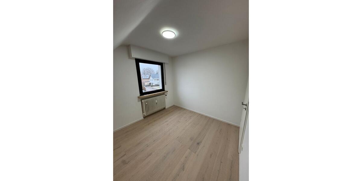 Dachgeschoßwohnung Niederkassel - 3 Zimmer, 56 m&sup2;, 1.032&euro; | Angebot:24704673