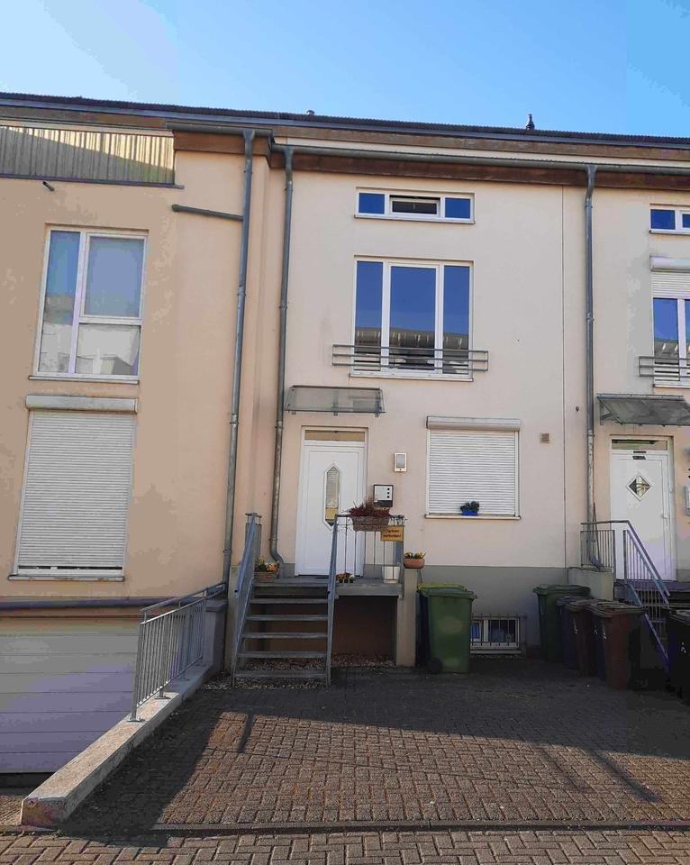 Modernes und junges Stadthaus mit privatem Garten