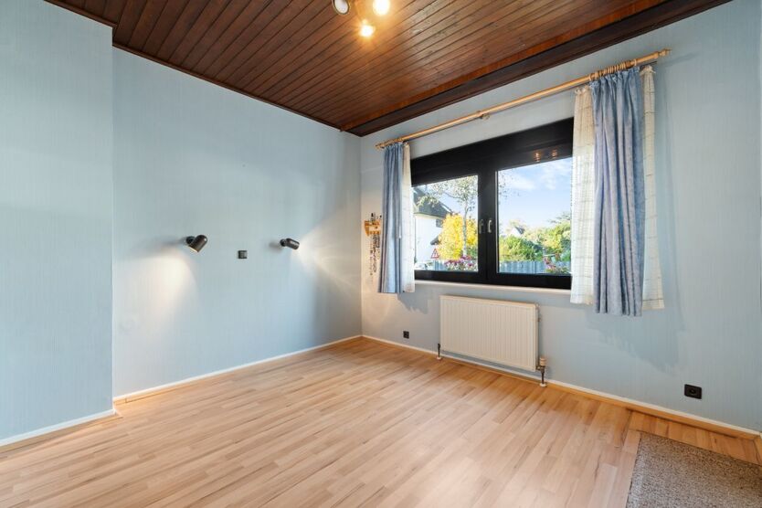 Mit 3D: Gepflegtes Zweifamilienhaus mit parkähnlichem Gartenparadies – Modernisieren, Einziehen & Wohlfühlen 8 zimmer