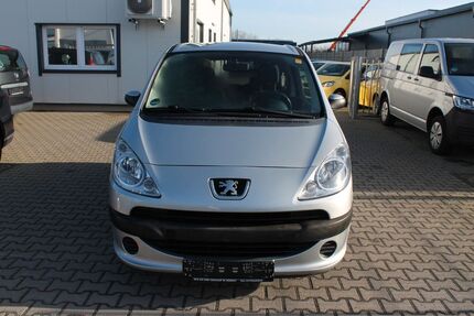 Peugeot 1007 108.457 km 2.650 &euro; Euskirchen 53879