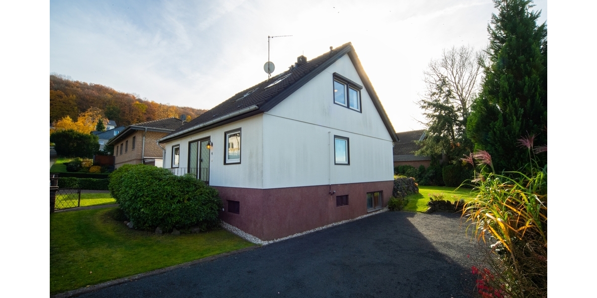 Charmantes Zweifamilienhaus mit gepflegtem Garten – Viel Platz, ruhige Lage in idyllischer Waldnähe 7 zimmer