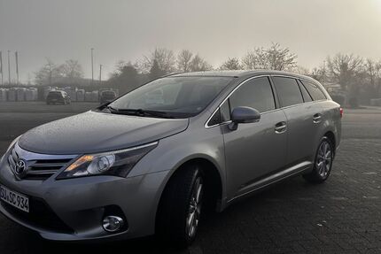 Toyota Avensis 252.000 km 7.600 &euro; Troisdorf 53842