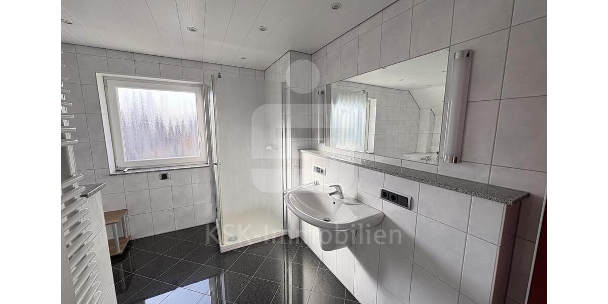 Maisonettenwohnung Niederkassel - 3 Zimmer, 93 m&sup2;, 1.200&euro; | Angebot:25444600