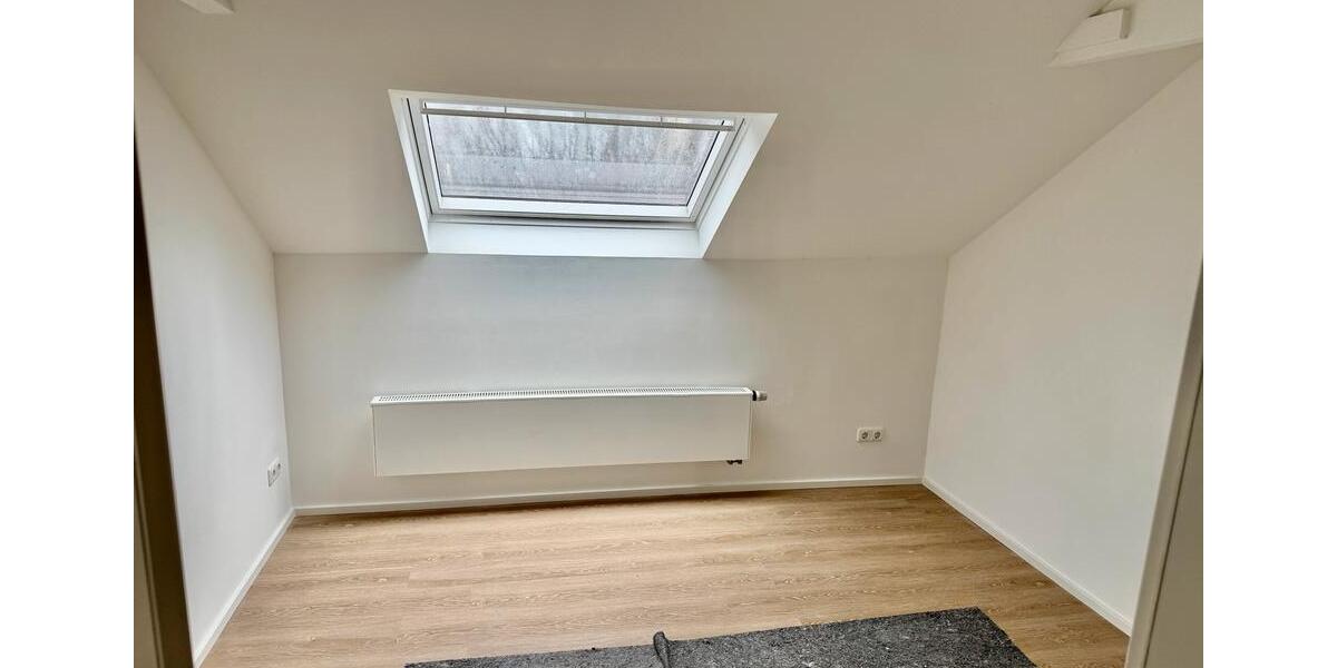 Dachgeschoßwohnung Köln Kalk - 4 Zimmer, 137 m&sup2;, 1.521&euro; | Angebot:25416511