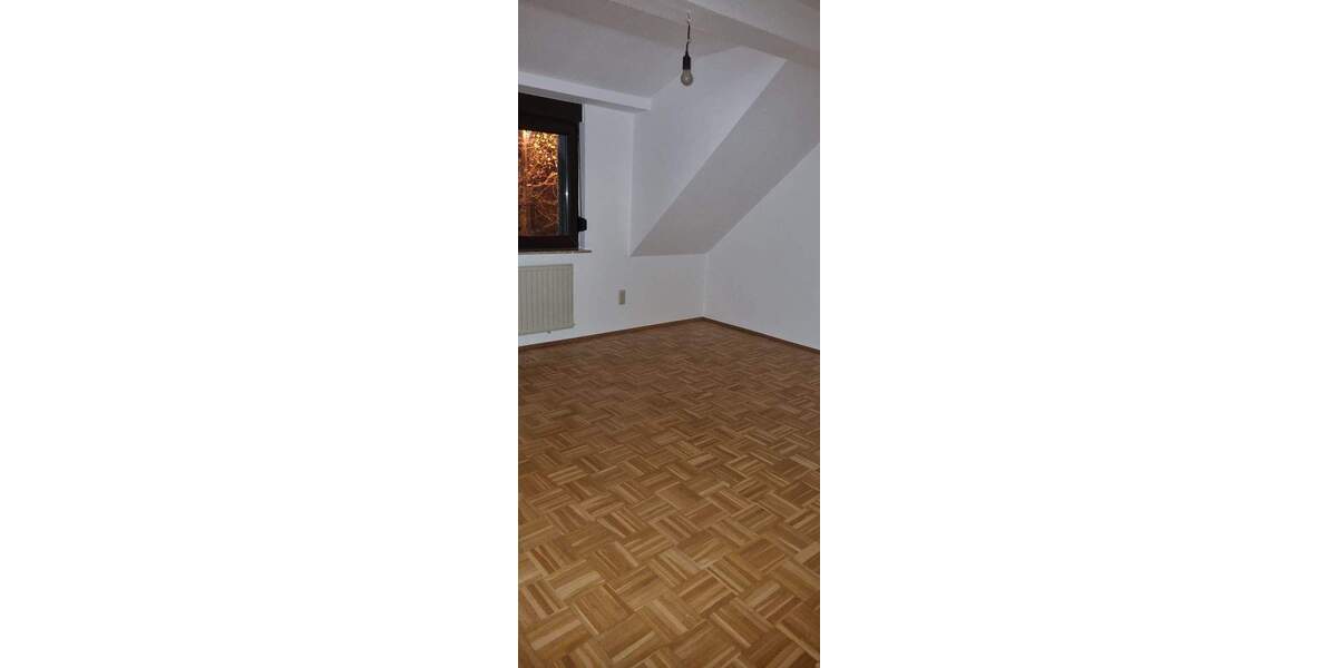 Etagenwohnung Hennef (Sieg) Uckerath - 3 Zimmer, 131 m&sup2;, 785&euro; | Angebot:24776171