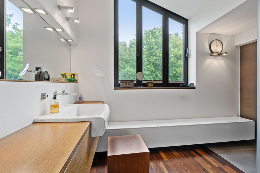 Hochwertiges, flexibel nutzbares Architektenhaus mit EinliegerWohnung und Traumgarten in begehrter Lage von Bonn-Röttgen