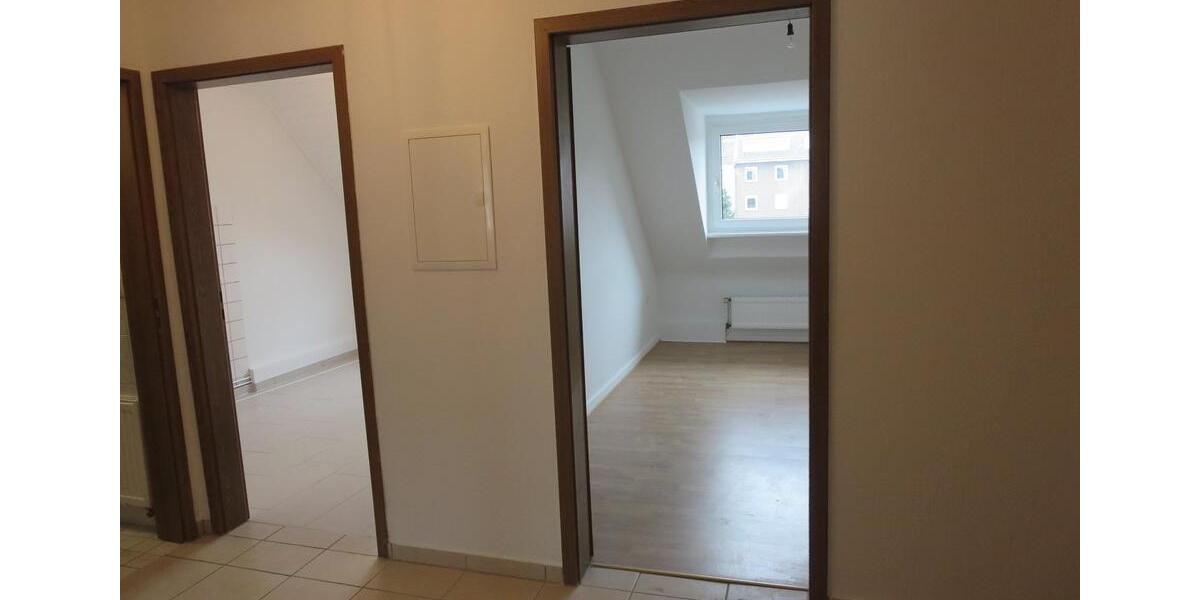 Dachgeschoßwohnung Bonn - 2 Zimmer, 40 m&sup2;, 520&euro; | Angebot:25852036