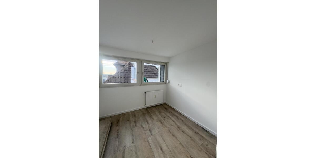 Dachgeschoßwohnung Niederkassel - 2 Zimmer, 85 m&sup2;, 970&euro; | Angebot:24603857
