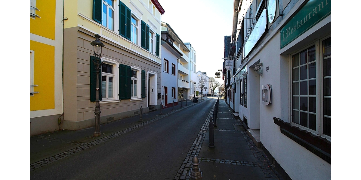 Erste Reihe Rheinblick! Sofort beziehbare zwei Zimmer mit kleinem Balkon, Stellplatz und Garage. TOP - Etagenwohnung Königswinter | Angebot:26948143