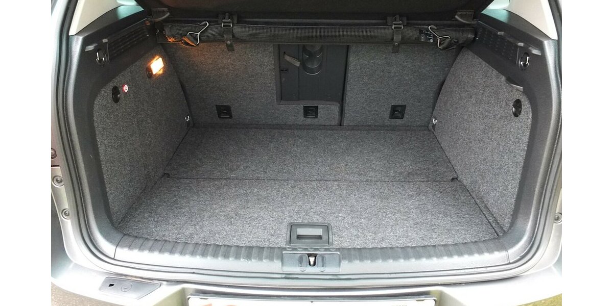 VW Tiguan TEAM orig.ATM ca 52 tkm XENON AHK PARKPILOT 112.432 km 10.598 &euro; Köln 50858