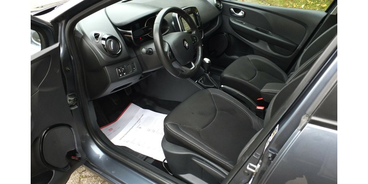 Renault Clio BLACK WEEK 25: EXPRESSION NAVI PARCTRONIC STA 118.021 km 7.904 &euro; Köln 50858