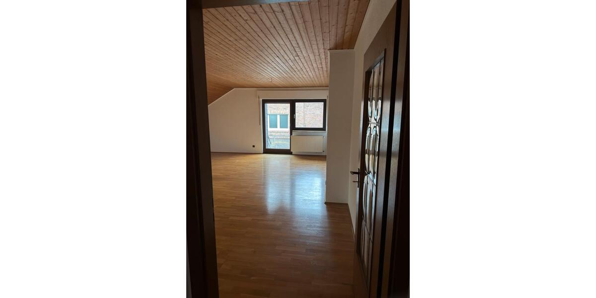 Dachgeschoßwohnung Sinzig - 2.5 Zimmer, 105 m&sup2;, 720&euro; | Angebot:25724562
