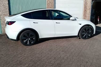 Tesla Model Y 37.500 km 31.990 &euro; Bonn 53115