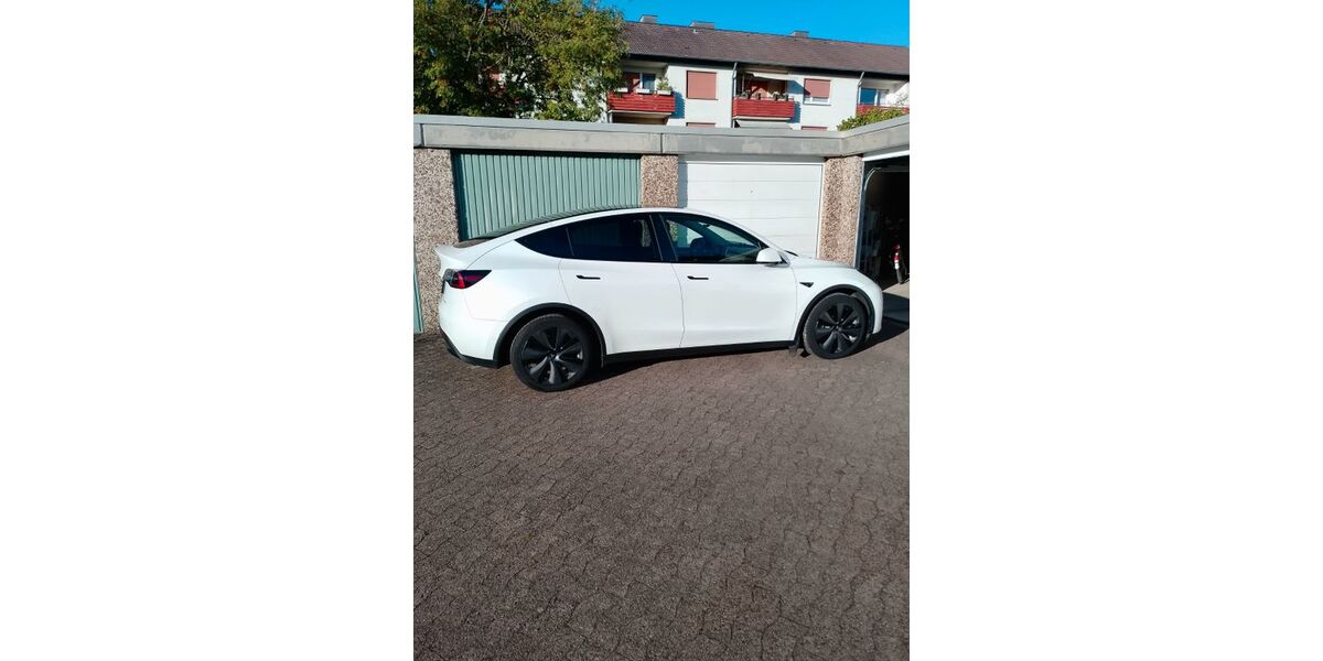 Tesla Model Y 37.500 km 31.990 &euro; Bonn 53115