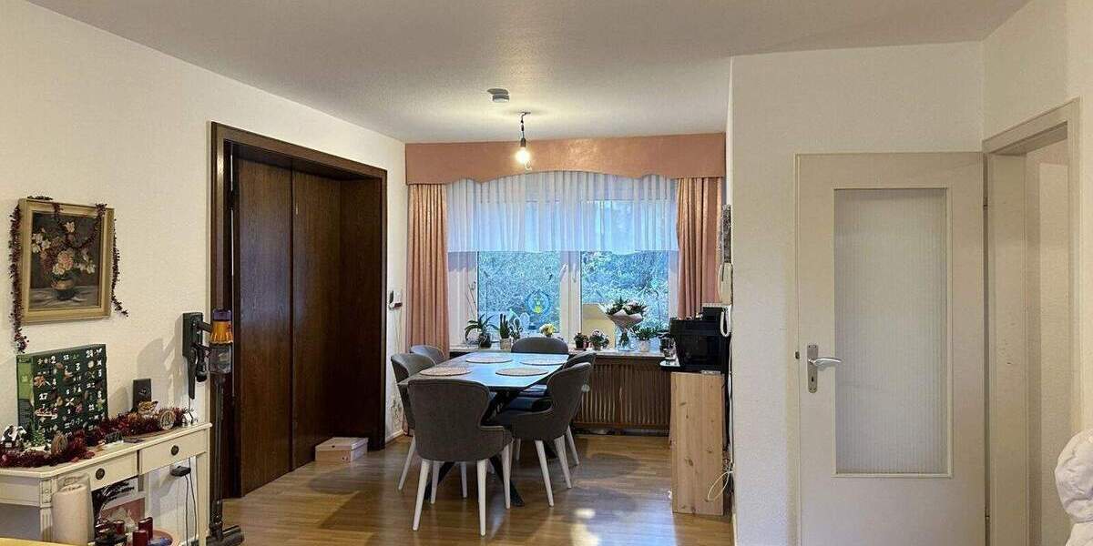 Wohn- und Geschäftshaus + Garagen + 1.186 m² großes Grundstück zu verkaufen 1 zimmer