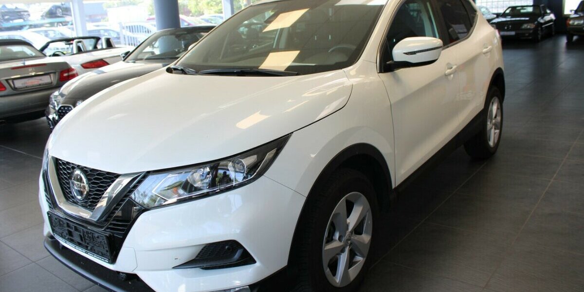 Nissan Qashqai 1.3 DIG-T SHIRO 25.184 km 16.980 &euro; Euskirchen 53881