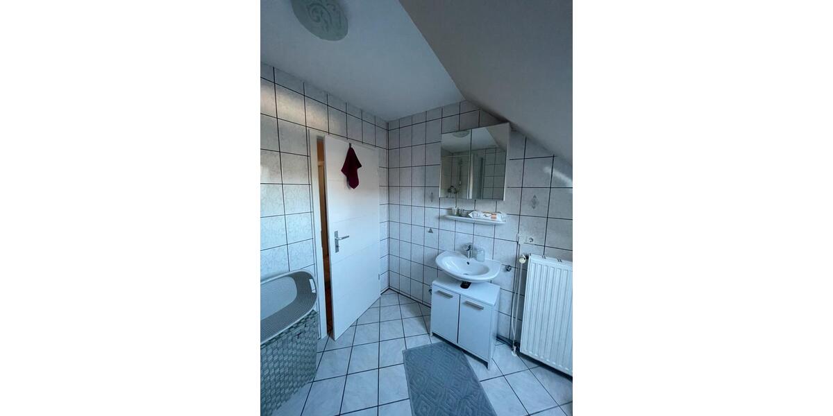 Dachgeschoßwohnung Eitorf - 4 Zimmer, 93 m&sup2;, 1.200&euro; | Angebot:24743568