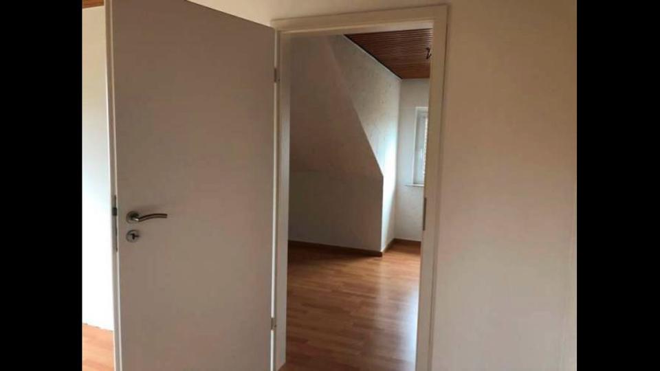 Dachgeschoßwohnung Hennef (Sieg) - 4 Zimmer, 120 m&sup2;, 1.050&euro; | Angebot:24835277