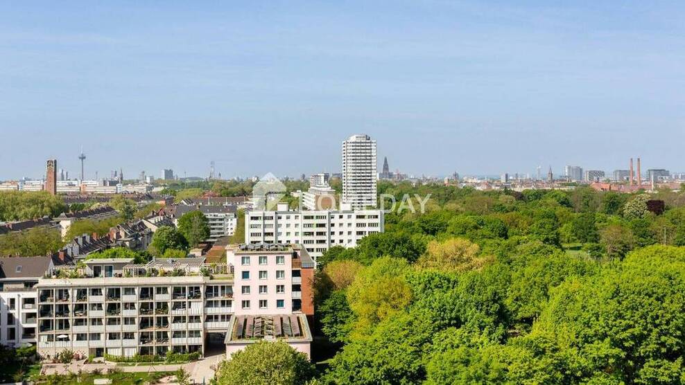 4-Zimmer-Wohnung in gepflegtem Hochhaus mit zwei Balkonen samt Blick auf den Dom!