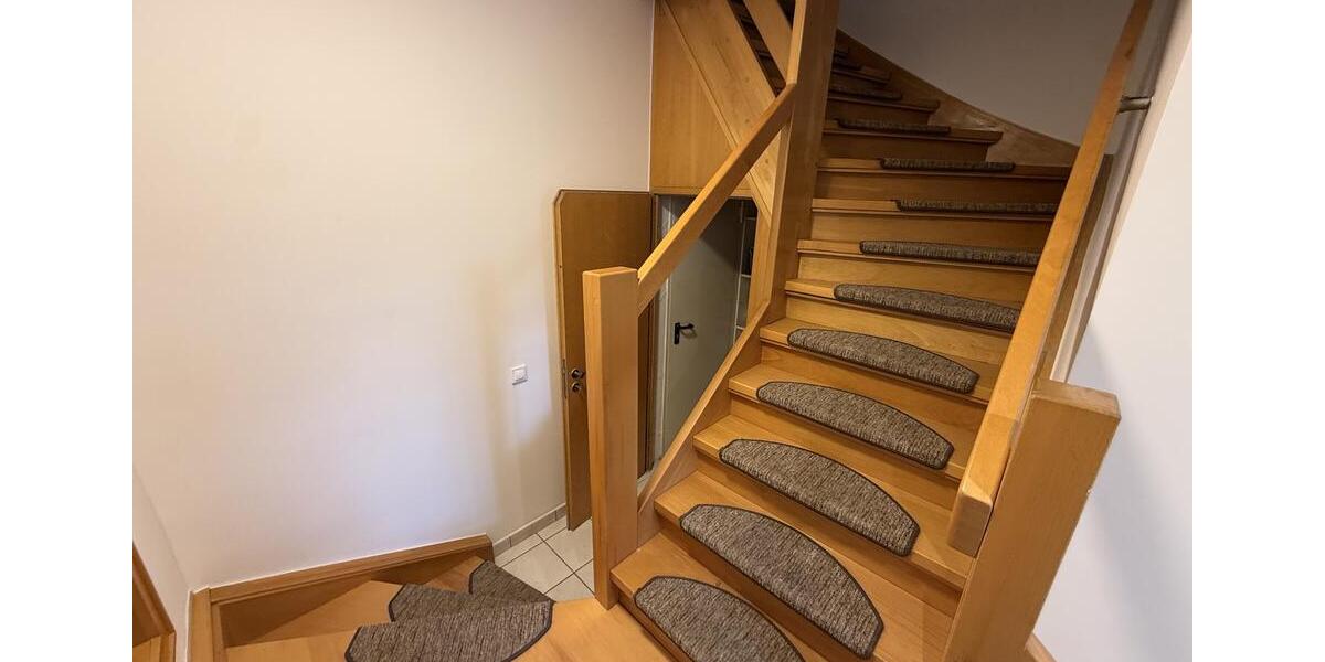 Maisonettenwohnung Bergisch Gladbach Gronau - 5 Zimmer, 135 m&sup2;, 1.700&euro; | Angebot:24662303