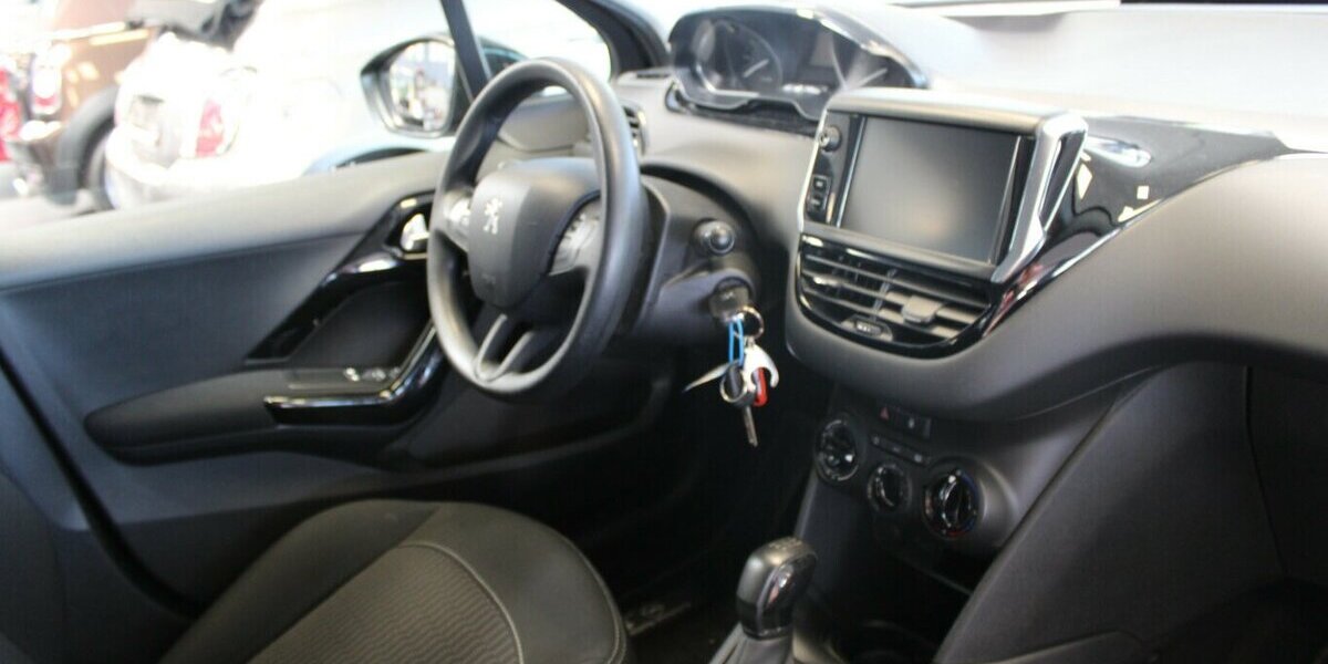 Peugeot 208 PureTech 82 72.930 km 8.980 &euro; Euskirchen 53881