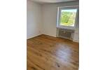 Rheinpromenade! Renovierte 4-Zimmerwohnung mit schickem Duschbad und Loggia