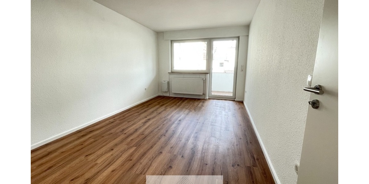 Zentrumsnaher Wohntraum: Frisch sanierte 3-Zimmer-Wohnung mit großem Balkon - Etagenwohnung Siegburg Zentrum | Angebot:26855170