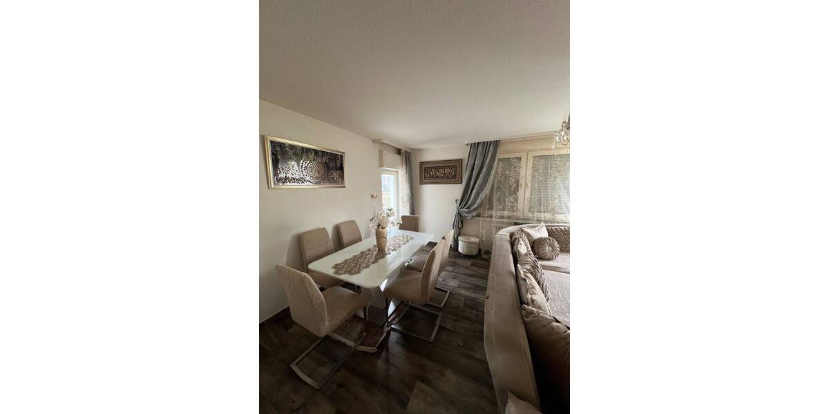 3 Zimmer Erdgeschosswohnung mit windgeschützter Loggia! 3 zimmer