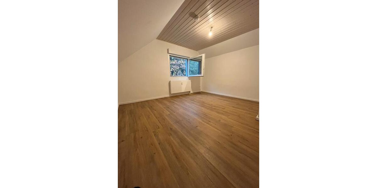 Dachgeschoßwohnung Rösrath - 3 Zimmer, 63 m&sup2;, 830&euro; | Angebot:25871336