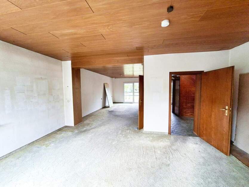 CITYHOUSE: Freistehendes Einfamilienhaus mit viel Potential, traumhaften großen Grundstück, Garage 3 zimmer