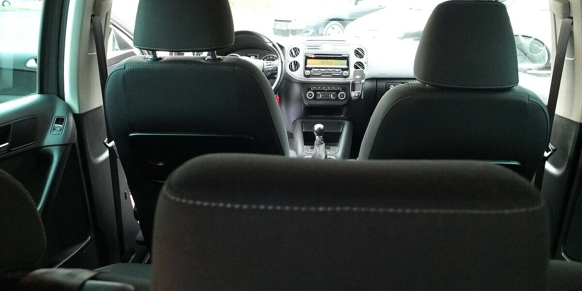 VW Tiguan TEAM orig.ATM ca 52 tkm XENON AHK PARKPILOT 112.432 km 9.908 &euro; Köln 50858