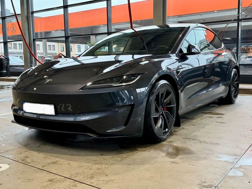 Tesla Model 3 18.000 km 49.299 € Siegburg 53721