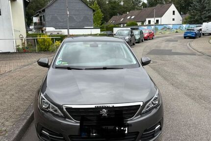 Peugeot 308 68.000 km 9.450 &euro; Bergisch Gladbach 51467