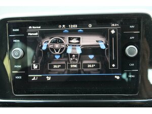VW T-Roc 2,0 TDi 4-Motion R-Line Navi DSG SOFORT !!! 30.000 km 29.950 &euro; Bonn 53225