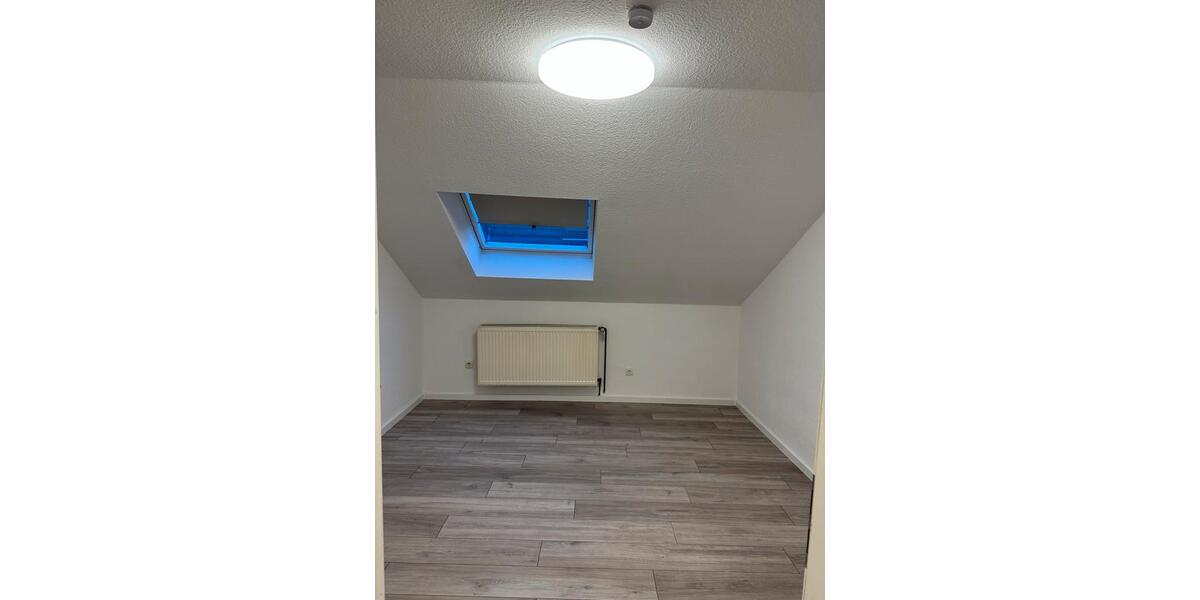 Dachgeschoßwohnung Siegburg - 3 Zimmer, 67 m&sup2;, 1.045&euro; | Angebot:25867909
