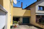 7-ZimmerHAUS MIT 3 BÄDERN, 2 GARAGEN UND GROSSEM GARTEN IN GUTER, ZENTRUMSNAHER WOHNLAGE!