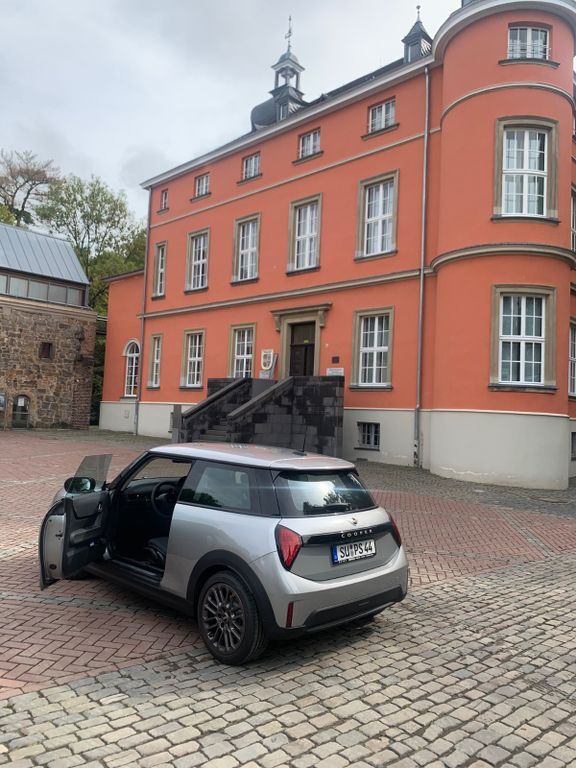 Mini Cooper C 1.890 km 26.333 € Troisdorf 53840