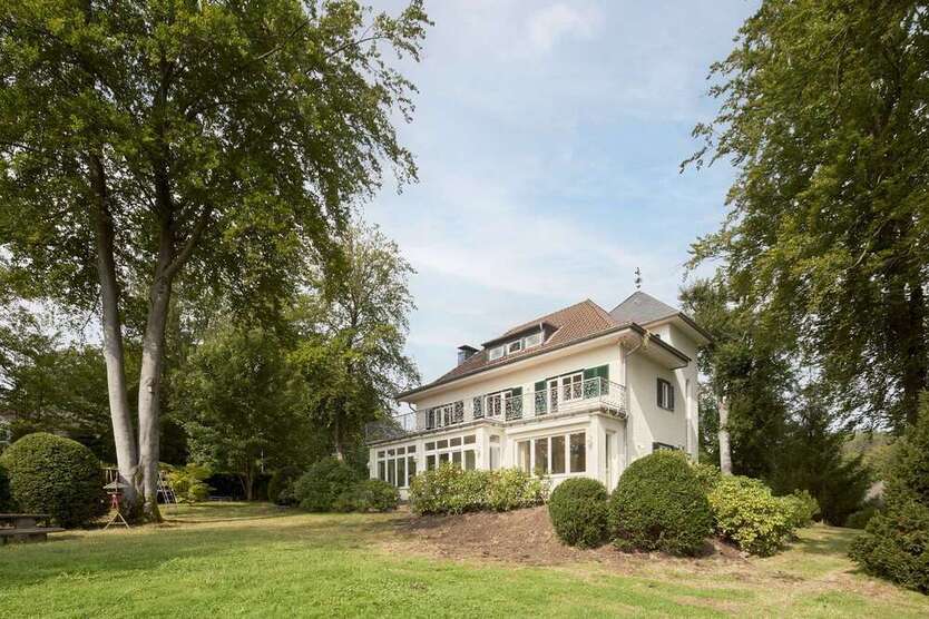 Haus zum Kaufen in Bonn 2.490.000 € 315 m²