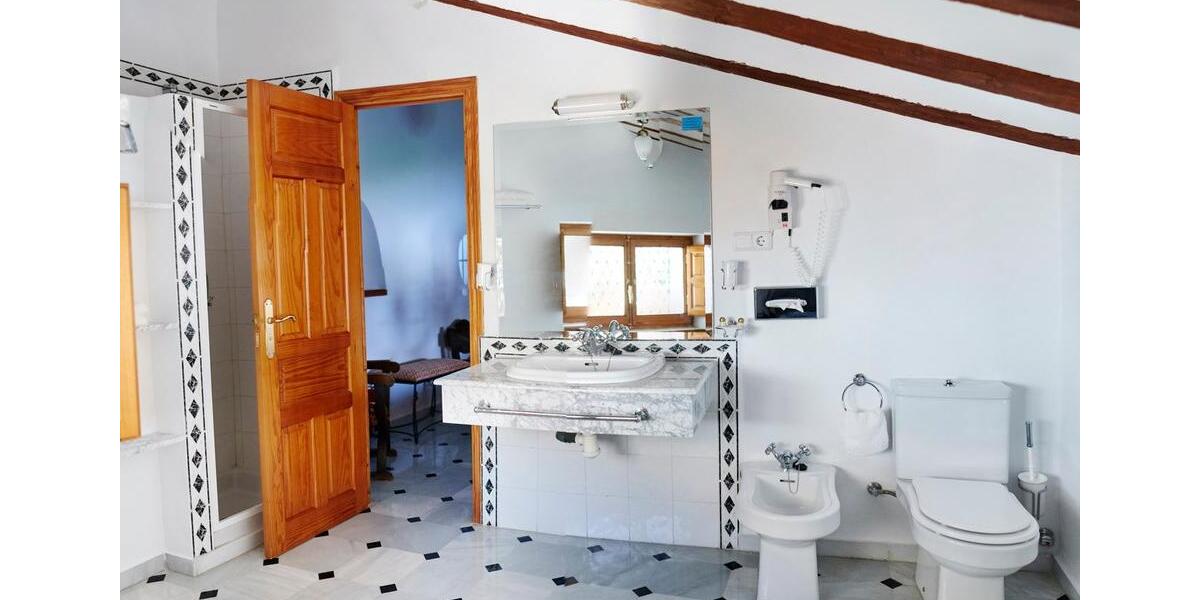 Einfamilienhaus Köln Innenstadt - 17 Zimmer, 1.400 m&sup2;, 495.000&euro; | Angebot:26533283