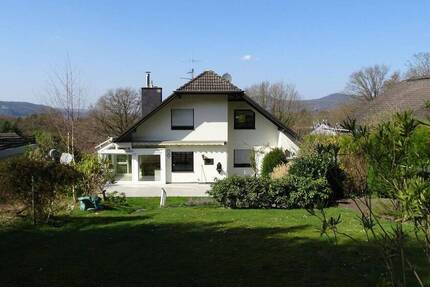 Ruhige Lage mit Blick auf Rhein und Bonn, großes Grundstück, schönes Haus mit EinliegerWohnung