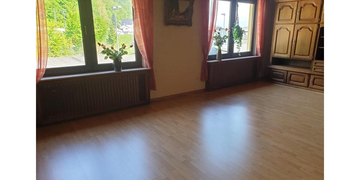 Reihenhaus Remagen - 6 Zimmer, 215 m&sup2;, 270.000&euro; | Angebot:27227804