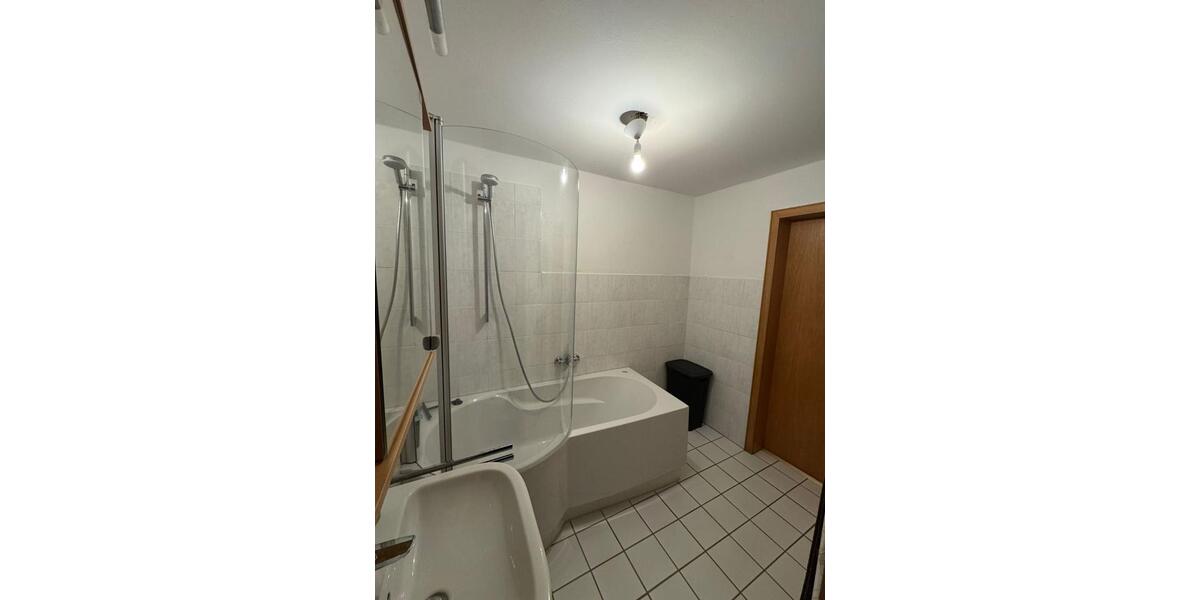 Dachgeschoßwohnung Bonn Hardtberg - 3 Zimmer, 84 m&sup2;, 680&euro; | Angebot:25690795