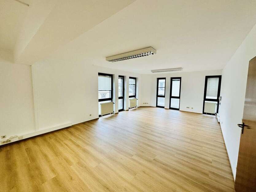 Büro in Bonn 975 € 103 m²
