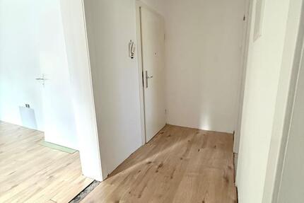 Helle 2-Zimmer-Wohnung mit Balkon & neuer Einbauküche in Duisdorf zimmer