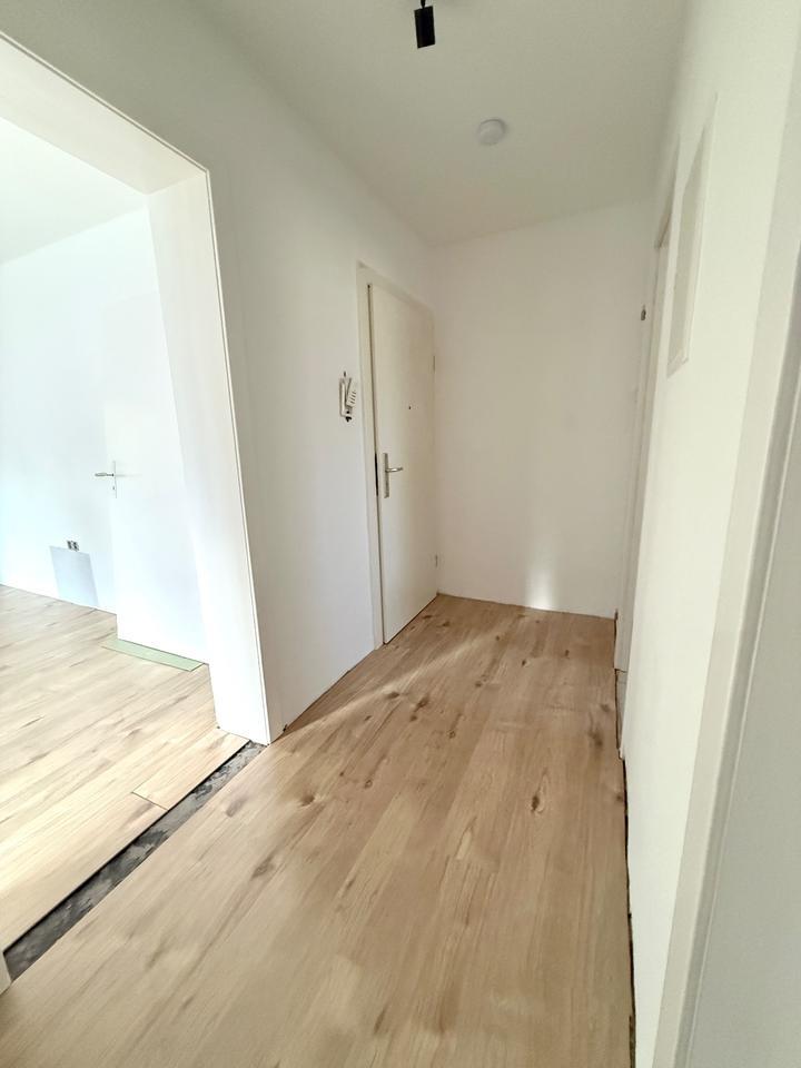 Helle 2-Zimmer-Wohnung mit Balkon & neuer Einbauküche in Duisdorf zimmer